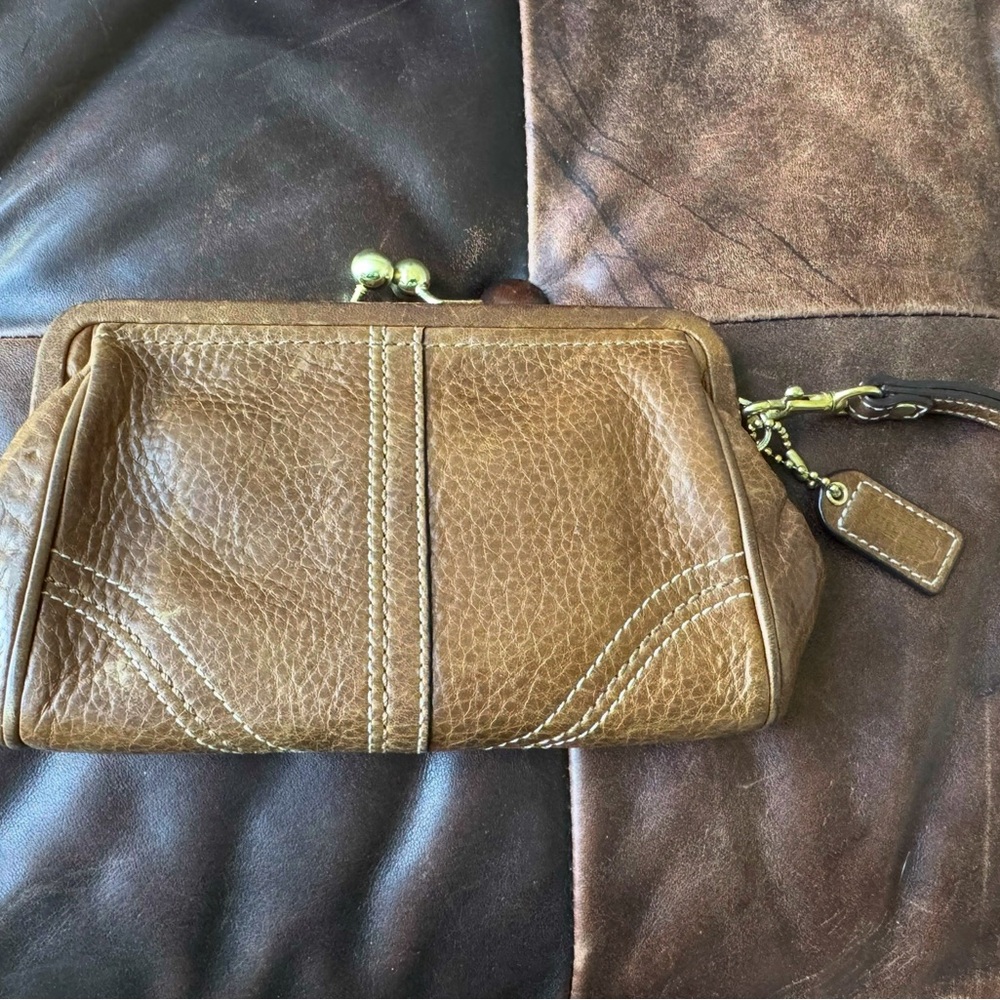 Coach brown pebbled leather Kisslock wristlet